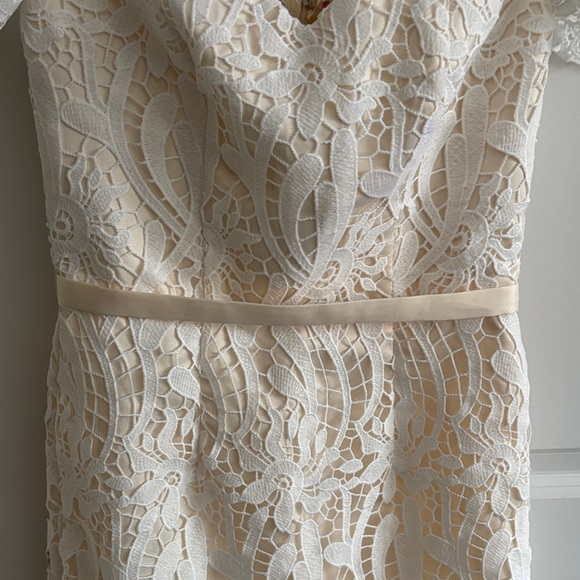 Chi Chi London Cream Lace Dress - Picture 4 of 8